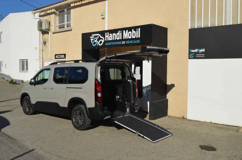 HANDI MOBIL decaissemant transformation de Peugeot Rifter pour transport handicape Marseille bouches du Rhone