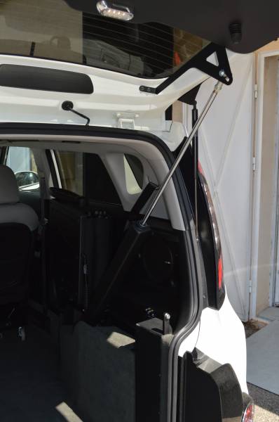 Exemple de véhicule avec ouverture et fermeture de hayon électriques, automatisés sur Nice par exemple