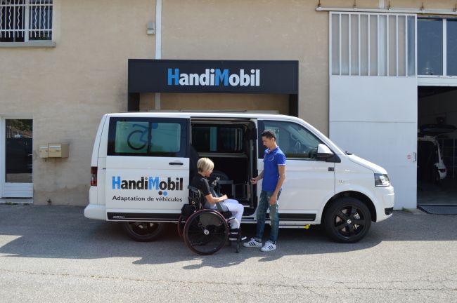 HANDI MOBIL soulève personne transfert van personne handicapée MArseille
