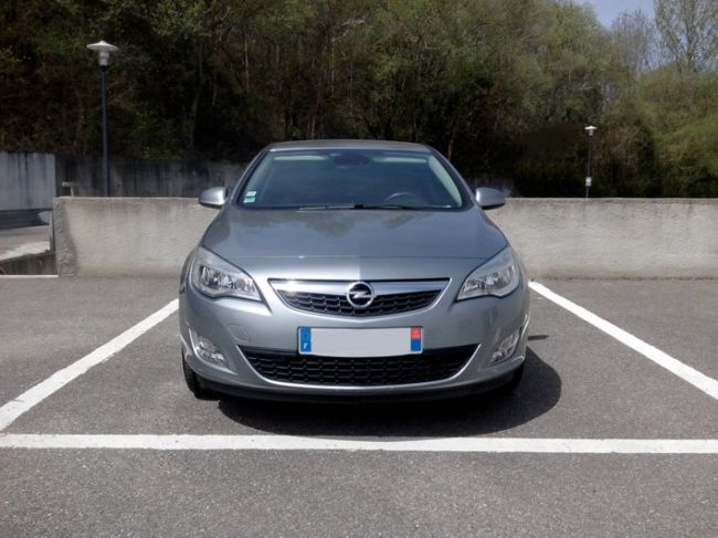 Opel Astra aménagée conduite handicap