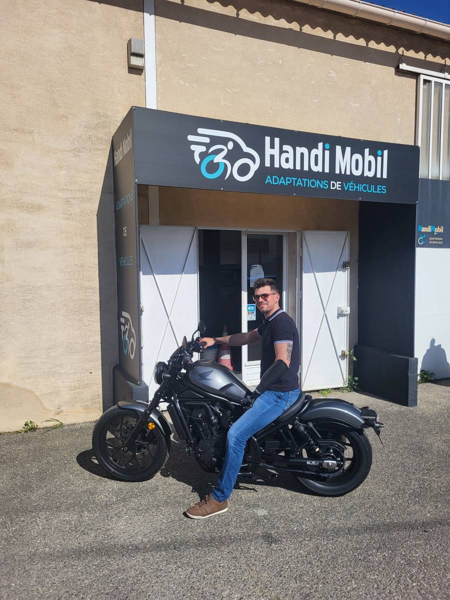 Aménagement de moto HONDA REBEL 1100 pour la conduite d'une personne handicapée, amputée d'un bras sur Marseille dans les Bouches du Rhône