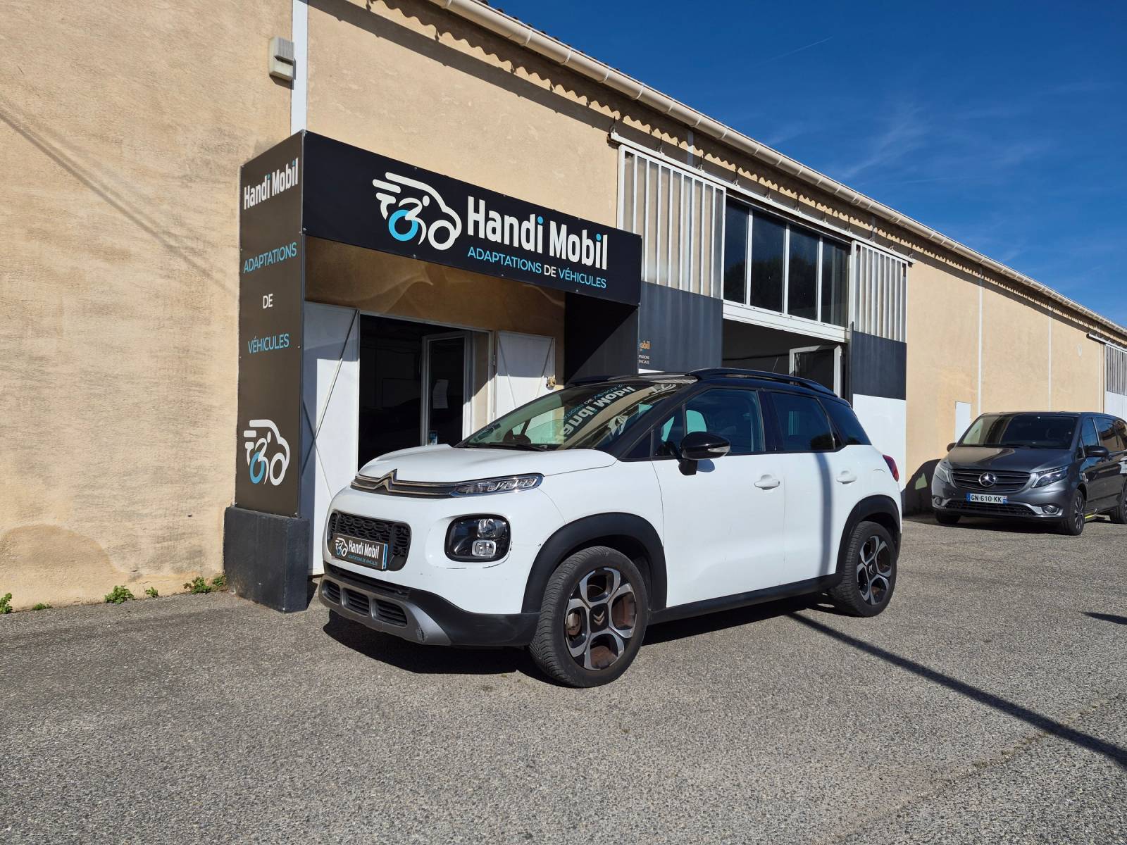 CITROEN C3 AIR CROSS adaptée avec accélérateur par cercle et levier de frein pour paraplégiques, handicapés des jambes sur Marseille