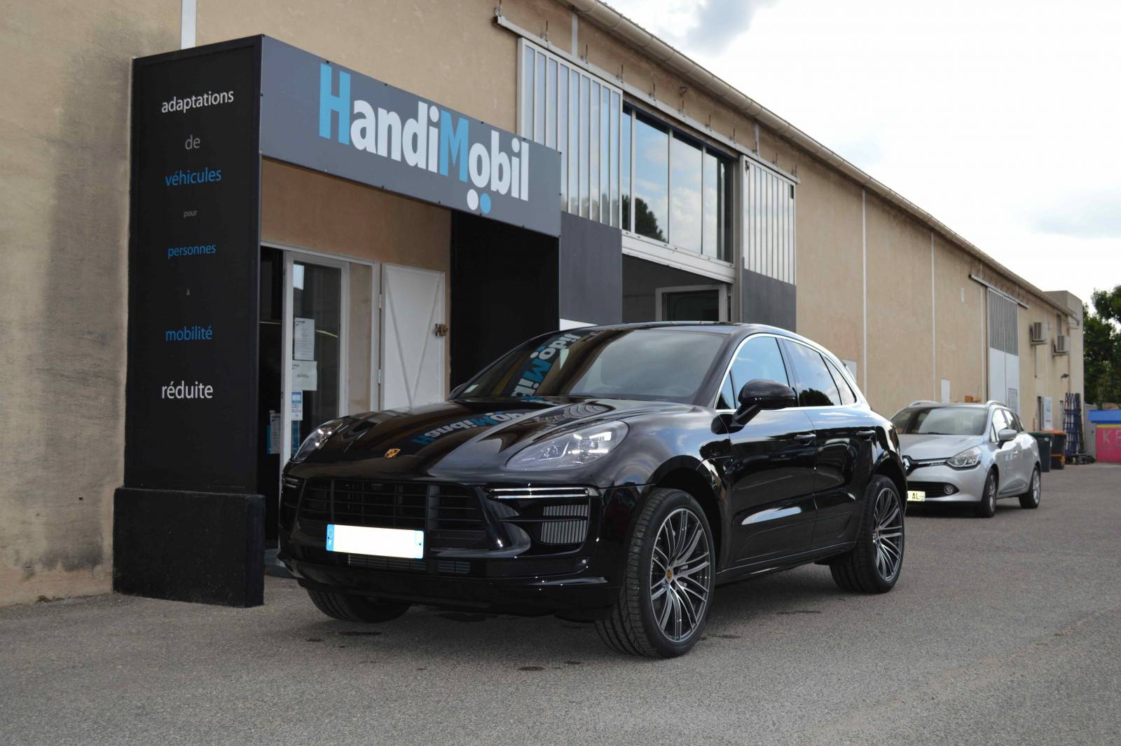HANDI MOBIL DISPOSITIF DE CONDUITE HANDICAPE PORSCHE MACAN MARSEILLE BOUCHES DU RHONE PACA