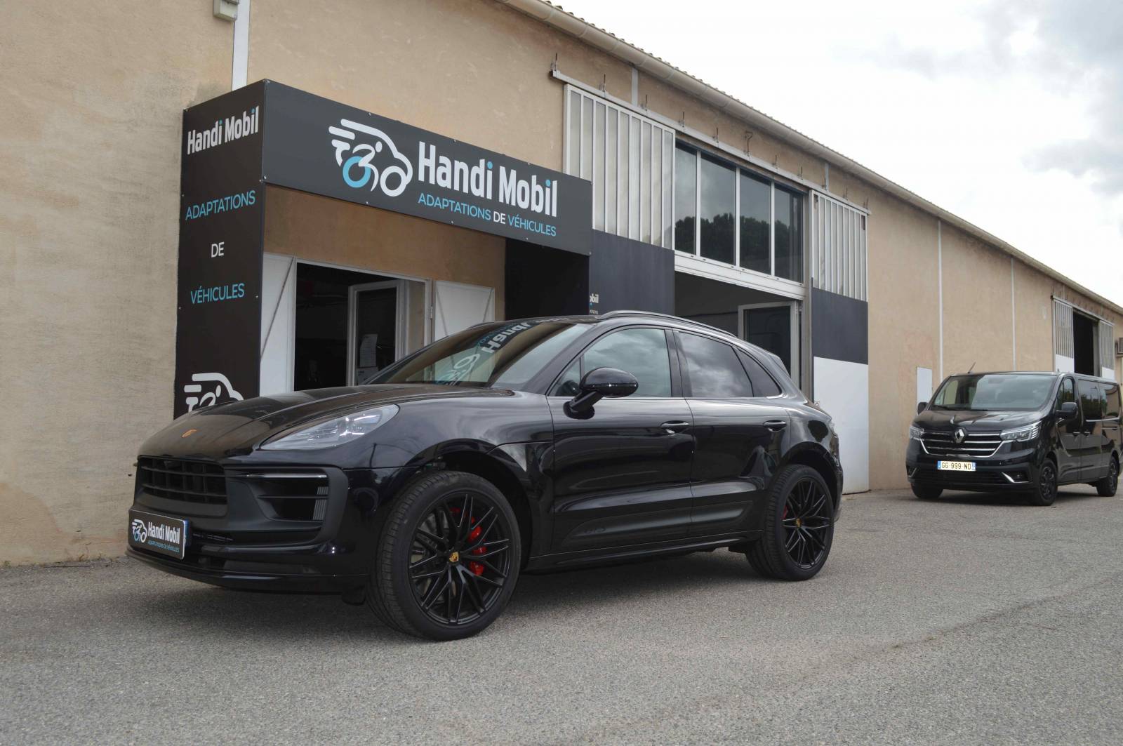 HANDI MOBIL PRSCHE MACAN ADAPTEE POUR HANDICAPE TETRAPLEGIQUE