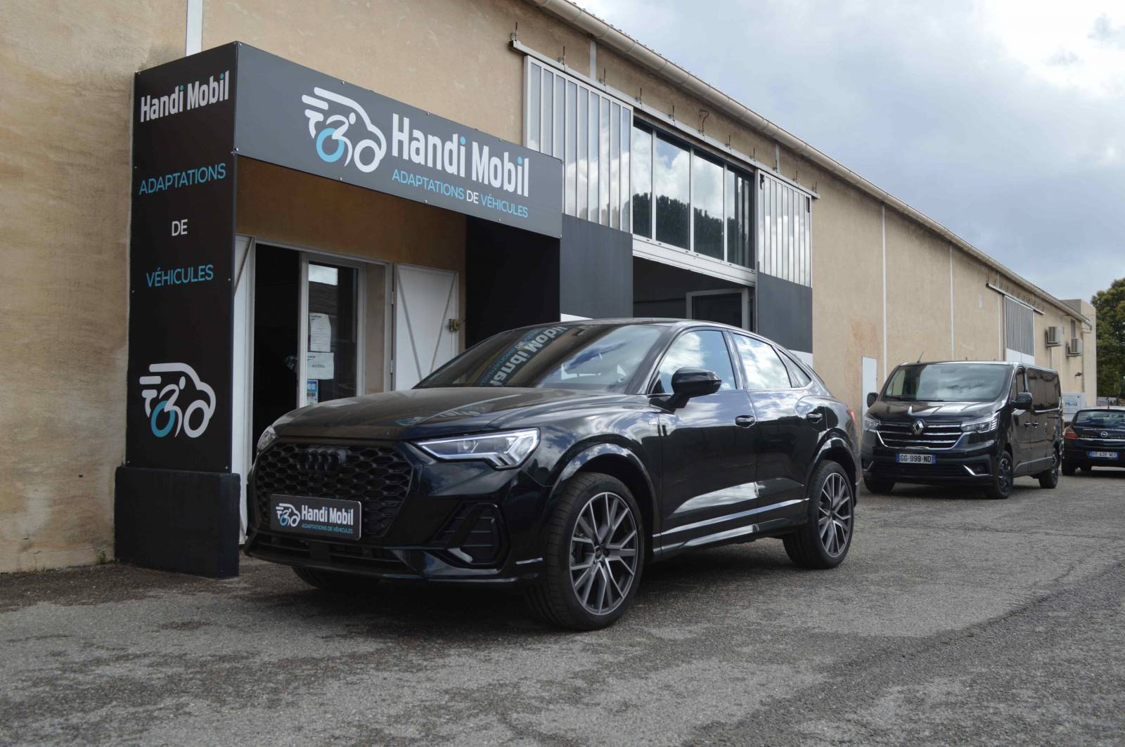 HANDI MOBIL GRUE DE COFFRE POUR CHARGER FAUTEUIL ROULANT MARSEILLE  AUDI Q3