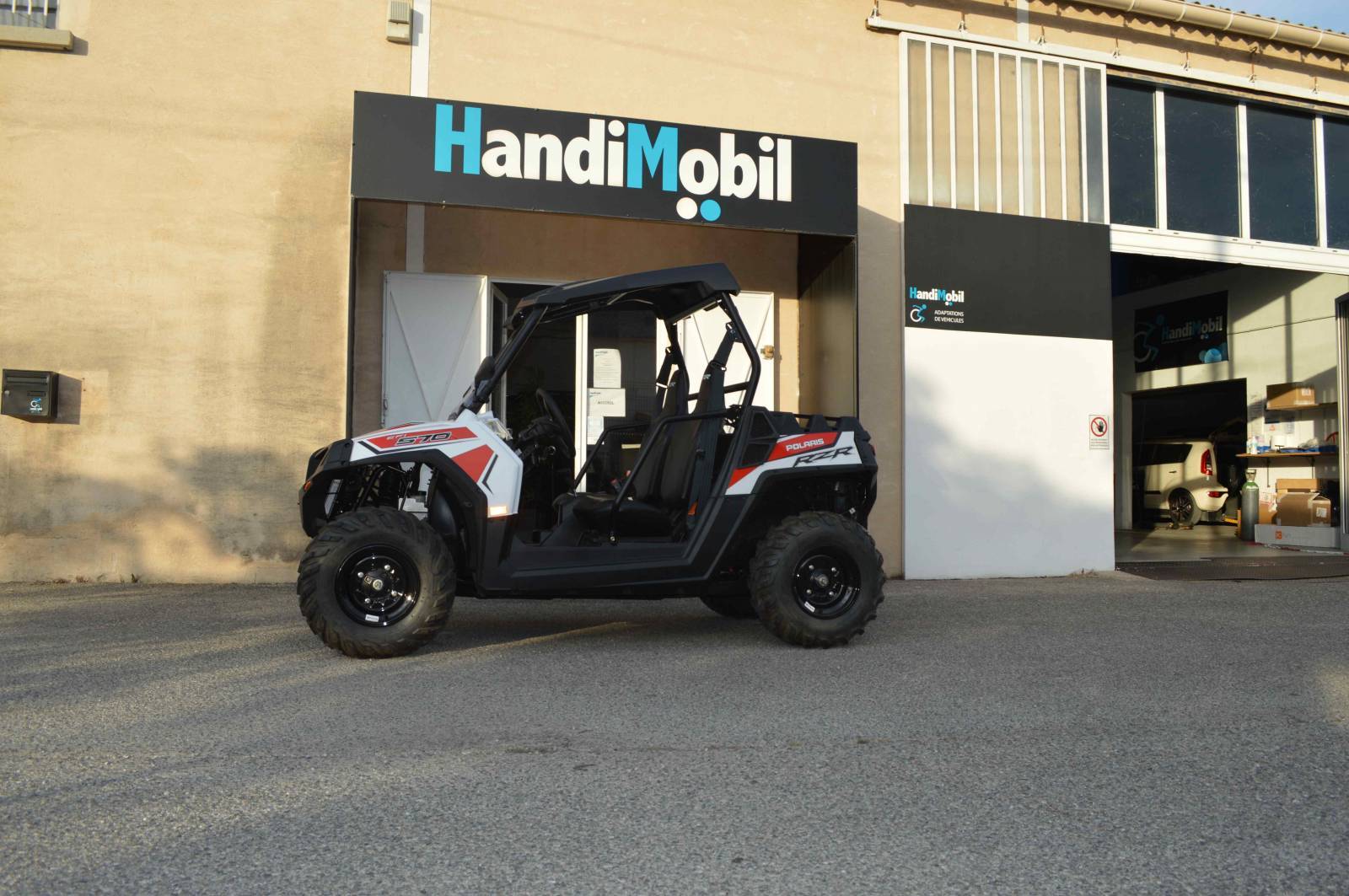 BUGGY TRANSFORME POUR LA CONDUITE DE HANDICAPES DANS LES BOUCHES DU RHONE REGION PACA