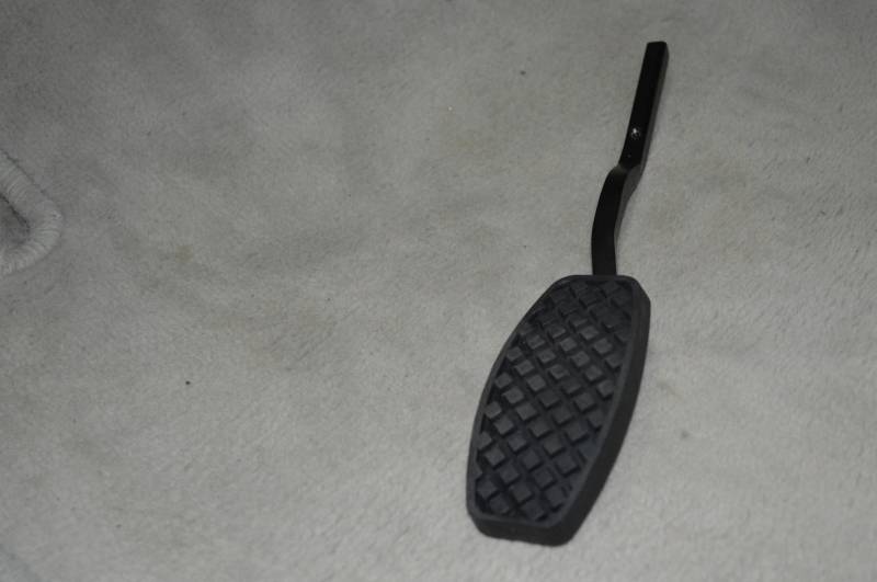 Pédale d'accélération à gauche pour hémiplégie par exemple