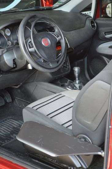 Fiat Punto aménagée personne en situation de handicap