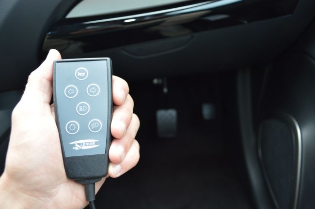 Adapatation voiture auto école élève moniteur pédales fonctions feux clignottants