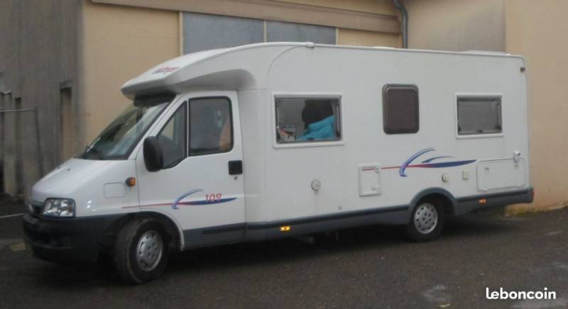 Camping Car Challenger 109 Profile (moteur Fiat Ducato) aménagé avec embrayage automatique