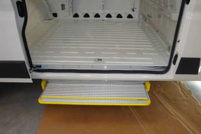 accès facile véhicule personnes de petite taille